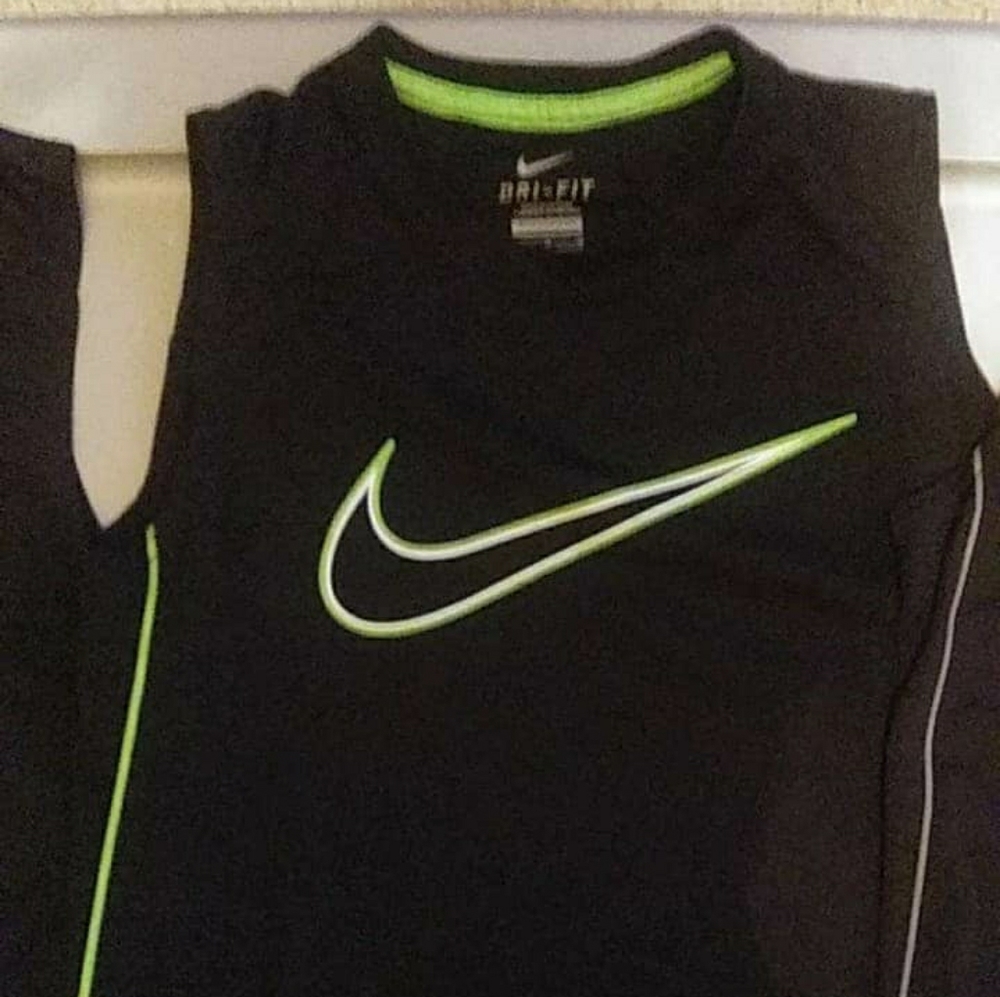 Youth medium tops